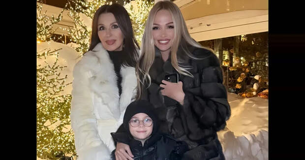 Виктория Лопырёва показала редкое фото с 66-летней матерью и сыном