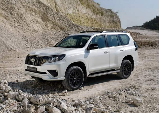 Toyota Land Cruiser Prado рассчитан на пять человек/ Фото: auto.ru