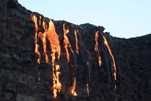 Падение лавы из Килауэа в Тихий океан — красивое зрелище