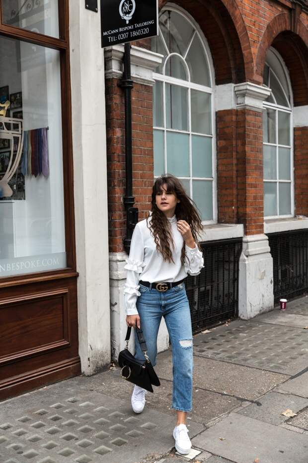 the-fashion-fraction-in-london-fashion-week-2016-outfit-streetstyle-ruffle-blouse-navy-london-high-waist-pants-jw-anderson-pierce-bag-crep-hair-18