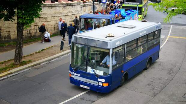 С непривычки эта тумбочка на мебельных колёсах похожа на автобус… или наоборот? автобус, будапешт, венгрия, икарус, общественный транспорт