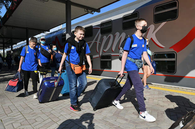 Эвакуированные из-за пожаров на Южном Урале дети приехали в "Артек" и "Смену"