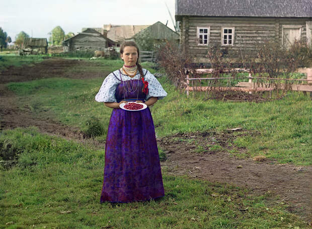Девушка с клубникой, 1909