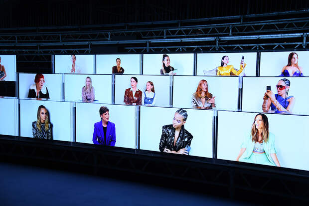 Первый ряд показа Balmain весна-лето 2021