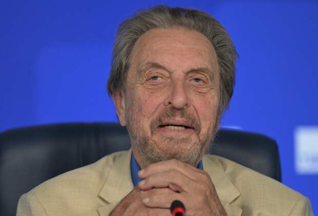 Отец Илона Маска рассказал об интересе сына к русской литературе