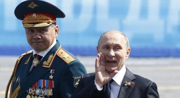 Президент России В.В. Путин и министр обороны С.К. Шойгу