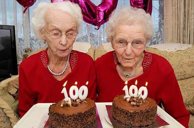 Сестры-близнецы отметили свой 100-й день рождения и поделились секретом своего долголетия близнецы, день рождения, долголетие