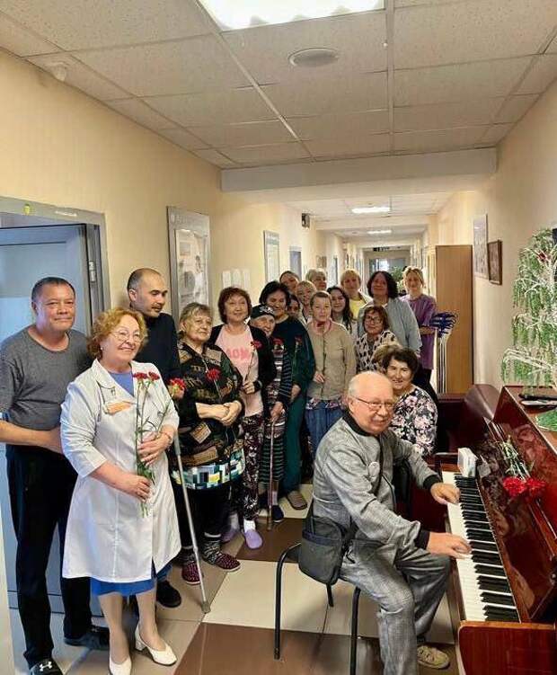 Равия Мухина Азат Хөсәенов турында: Хәтта сумкасын да җилкәсеннән салмый уйнап җибәрә иде