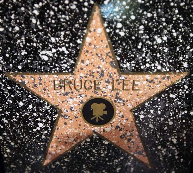 Звезда Брюса Ли на аллее славы в Голливуде