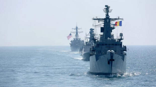 "Они уже перебрасывают корабли и самолеты": что происходит в Черном море