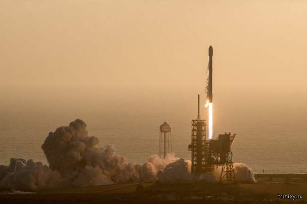 Falcon 9 вывел спутник-шпион на орбиту, а затем успешно приземлился (11 фото)
