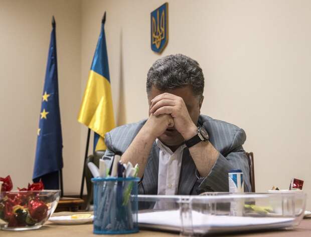 Mon., May. 26, 2014, Ukraine, Kiev. [English translation in progress (1)] Kommersant Photo/Dmitry Azarov  #RU 26.05.2014, Украина, Киев. Политическая ситуация на Украине. Внеочередные выборы президента Украины. Кандидат в президенты Украины Петр Порошенко в своем предвыборном штабе. Фото: Дмитрий Азаров/Коммерсантъ
