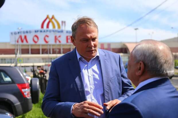 Петр Толстой: Пробки и стихийные парковки возле ОРТЦ «Москва» постепенно исчезают .Фото: Александр Чикин