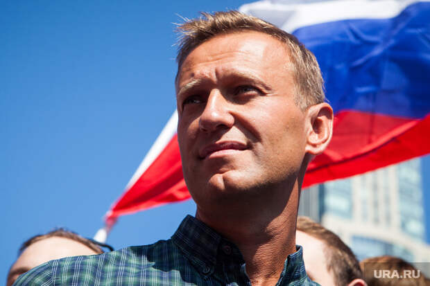 Митинг Либертарианской партии против пенсионной реформы. Москва, навальный алексей, триколор, флаг россии, российский флаг