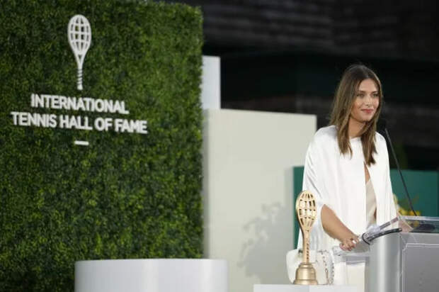 Шарапова впервые за 2 года сыграла в теннис: удивилась ценам, порадовалась комплименту стрингера