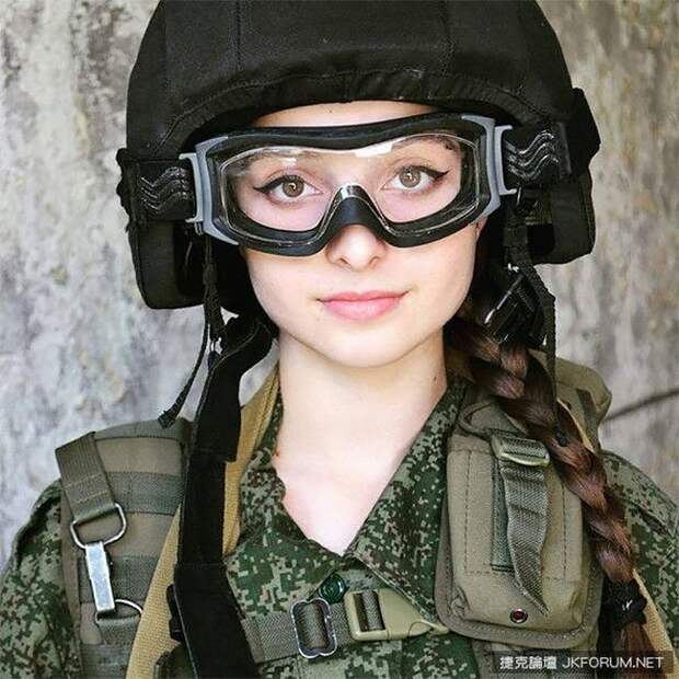 Русская девушка в военной форме Елена Делигиоз покоряет интернет военная форма, девушка, девушки, косплей, красивая девушка, милитари, соцсети, фото
