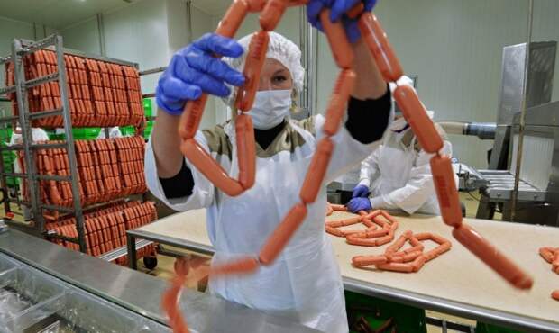 Сто тонн сосисок и курятины из США пытались незаконно ввезти в Россию Сто тонн сосисок и курятины из США пытались незаконно ввезти в Россию