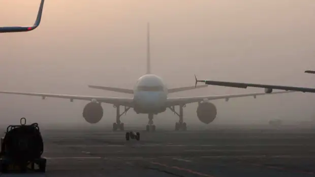 В аэропортах Москвы задержали или отменили более 30 рейсов из-за тумана