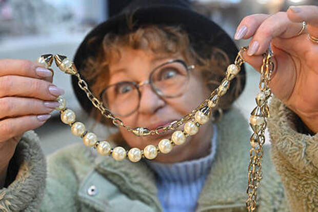 Часы Павла Буре с алмазами и старинные кольца с изумрудами: какой антиквариат продают в Краснодарском крае