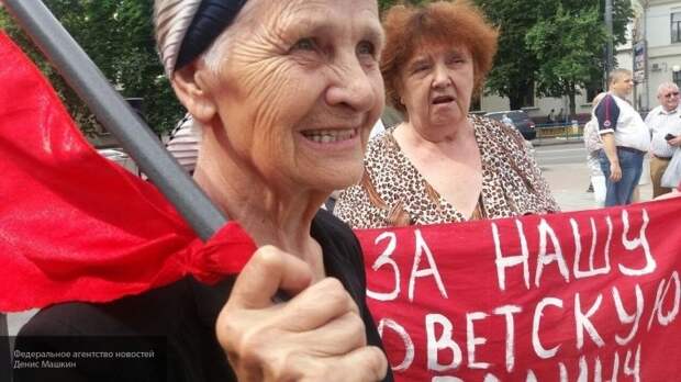 Ком в горле Вятровича: наплевав на запреты, в Киеве поздравляют ветеранов: Переписать историю - низкая и провальная попытка, День Победы - 9 мая