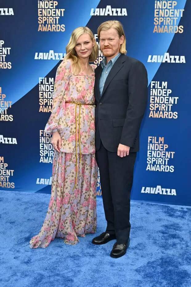 Независимые: Кирстен Данст, Нина Добрев и Зои Дойч