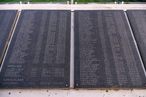 Всего на этом кладбище захоронено порядка 20 тысяч венгерских солдат и офицеров