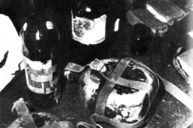 Бутылки и фляги из-под спиртного, обнаруженные на о. Даманский. 2 марта 1969 г.