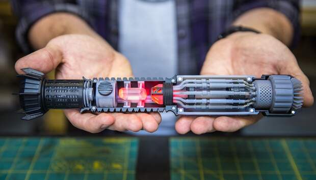 На 3D-принтере напечатали световой меч