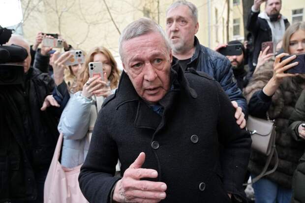 Актер Ефремов впервые выйдет на сцену после освобождения 25 марта