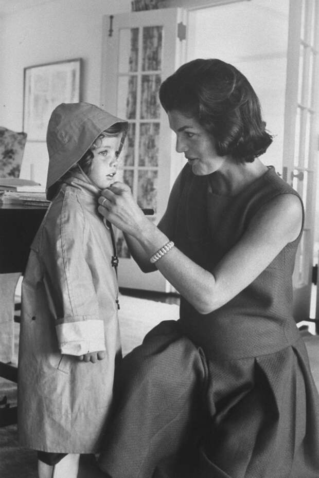 Жаклин Кеннеди с дочерью Кэролайн