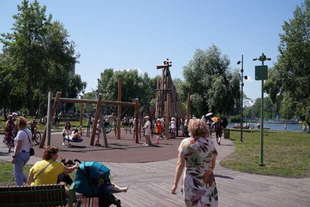 Глава Башкортостана осмотрел реконструированный парк у озера Теплое в Уфе