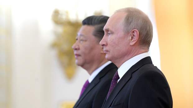 Путин и Си Цзиньпин поздравили РФ и КНР с 70-летием установления дипотношений