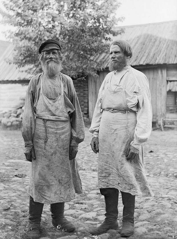 Отец и сын Пукки, д. Вирки, 1911 г. 