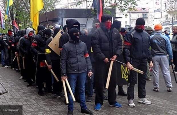 Украина отправила на «минский майдан» боевиков «Азова» и «Правого сектора»