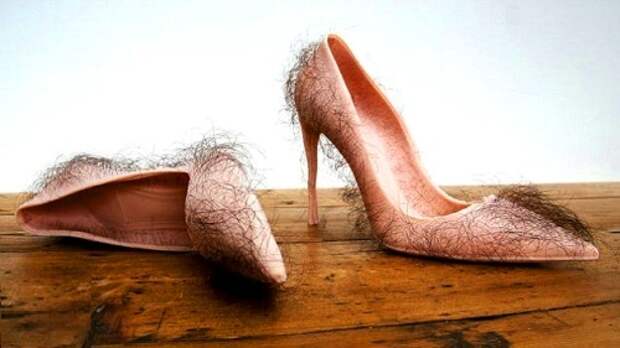 Дизайнер из Китая выпустила уродливую женскую обувь – волосатые туфли!