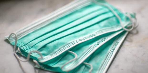 Не долго музыка играла. В Москве людям вновь рекомендую носить маски из-за коронавируса