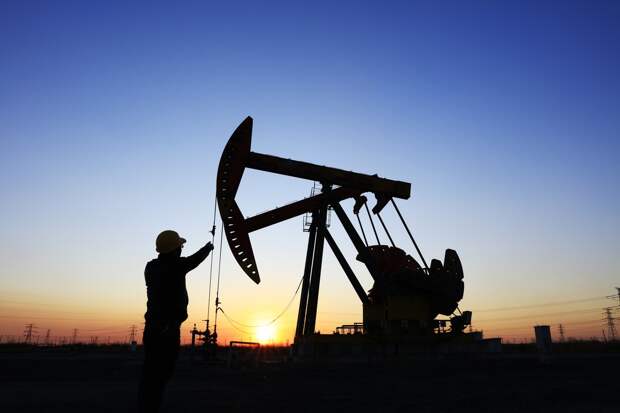 Нефть теряет в цене на фоне ожидания сохранения высоких ставок в США