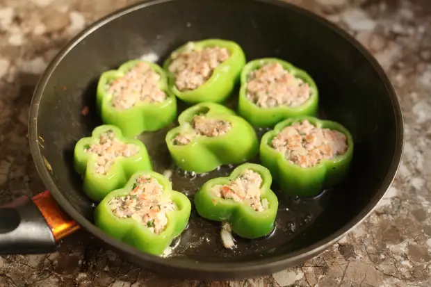 Фарширую всего 4 болгарских перца: а в результате получается целая кастрюля