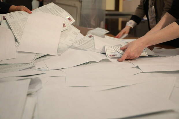 Документы на выдвижение на выборы губернатора Петербурга в Избирком подали 20 кандидатов