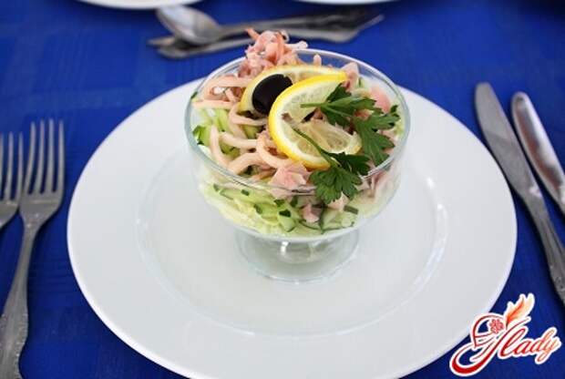 салат из кальмаров с ананасами