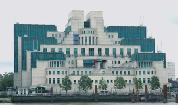 Агент MI6 рассказал об изменениях правил набора в разведку и о заинтересованности в вербовке темнокожих и лиц с азиатской внешностью