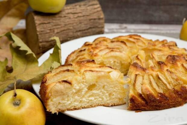 Пышный пирог с яблоками