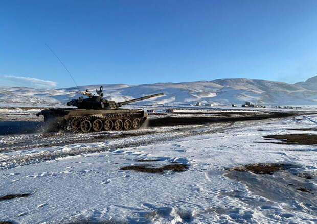 На военной базе ЮВО в Армении стартовал отборочный этап конкурса полевой выучки «Танковый биатлон»