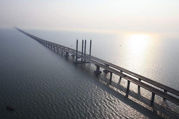 Китайский морской мост будоражит воображение