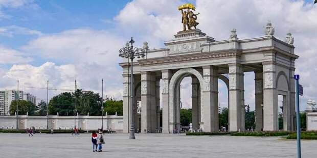 Жители Москвы приняли участие в проекте от ВДНХ «Связь поколений»