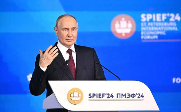 Путин на ПМЭФ пообещал повысить минимальный размер оплаты труда с 2025 года, связав его с медианной зарплатой