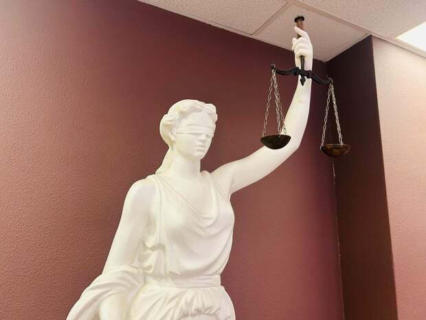 Петербурженка ответит в суде за горящие коктейли Молотова