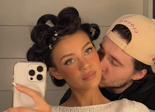 «Особый день»: Бруклин Бекхэм отметил день рождения Николы, копируя жесты Дэвида