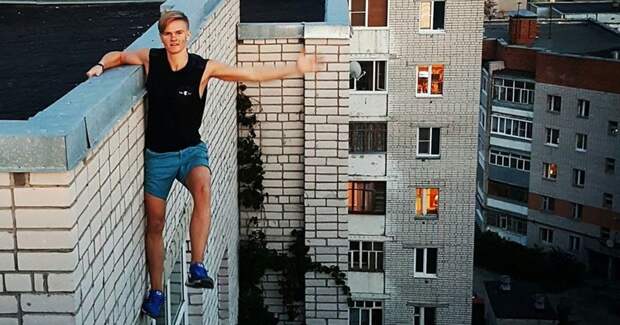 Не знаю как вы, а лично я не считаю эту цель оправдывающей подобный риск Не знаю как вы, а лично я не считаю эту цель оправдывающей подобный риск идиоты, лайки, прикол, экстремалы, юмор