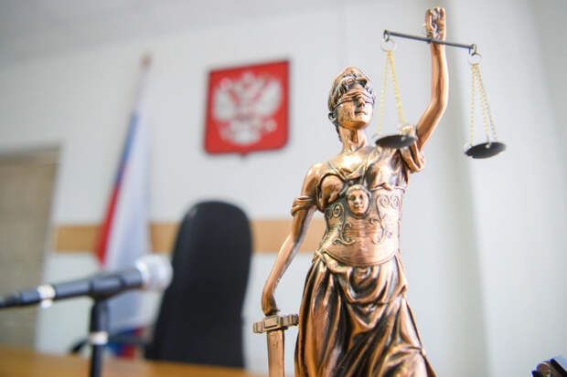 В Екатеринбурге начался суд над экс-министром ЖКХ. В чём обвиняют чиновника
